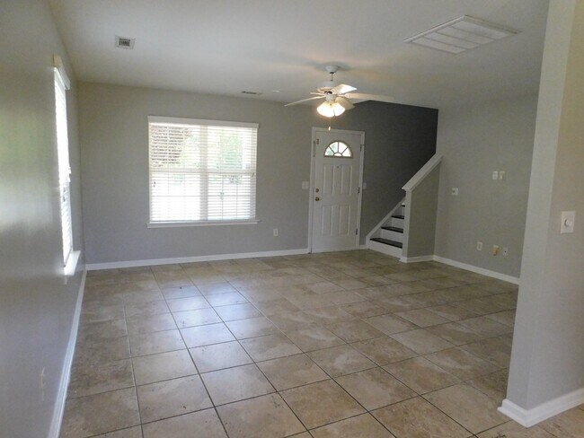 Building Photo - great 3 bed 2.5 bath master down