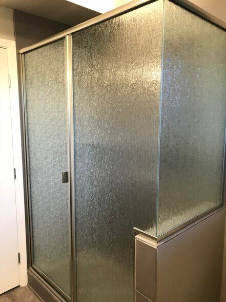 Building Photo - 412 Kirman Ave