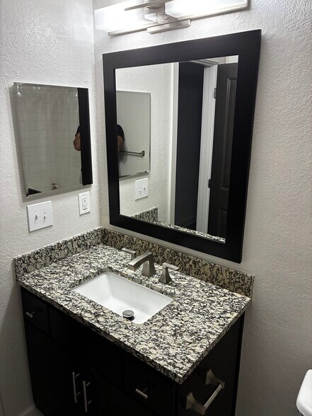 Building Photo - 321 Holcombs Pond Ct