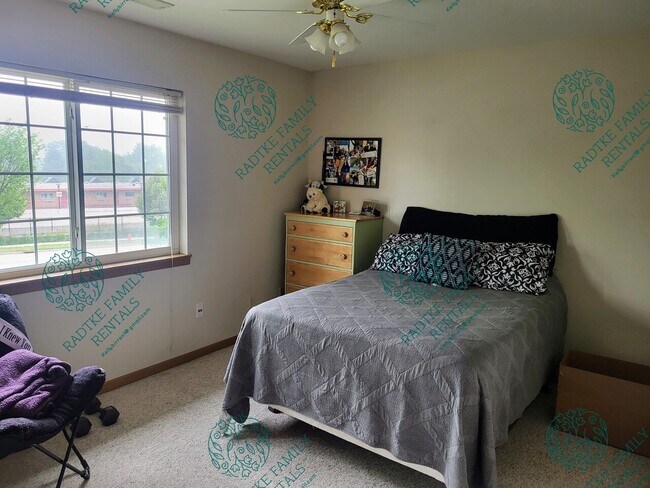 Building Photo - 11724-Bluemound