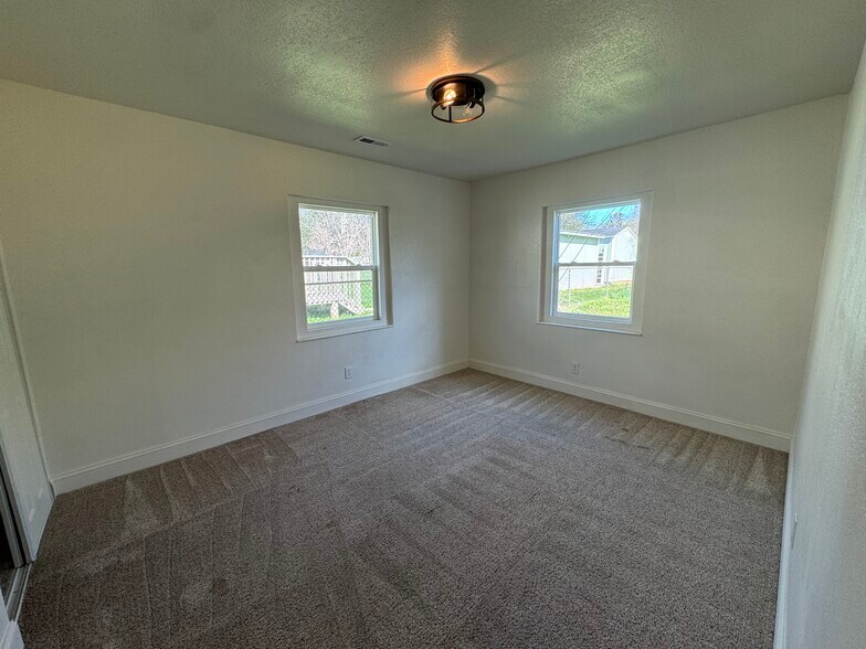 Building Photo - 1712 Vada Cir