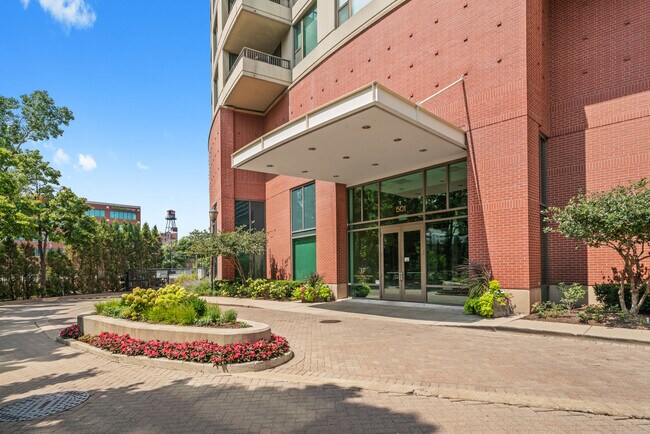 Building Photo - 501 N Clinton St