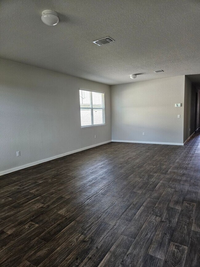 Building Photo - 4-Bedroom Home for Lease – Hutto, TX