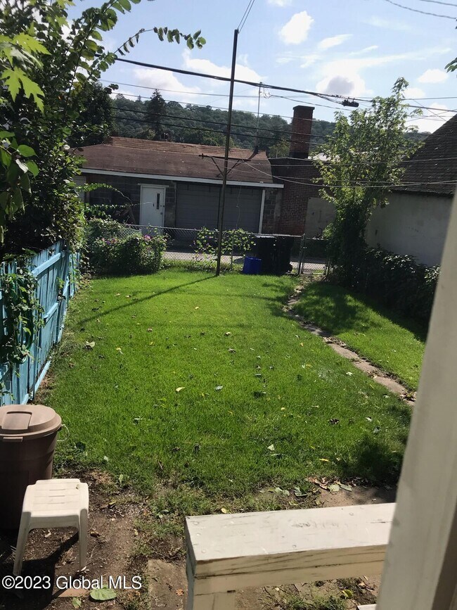 Building Photo - 354 4th Ave