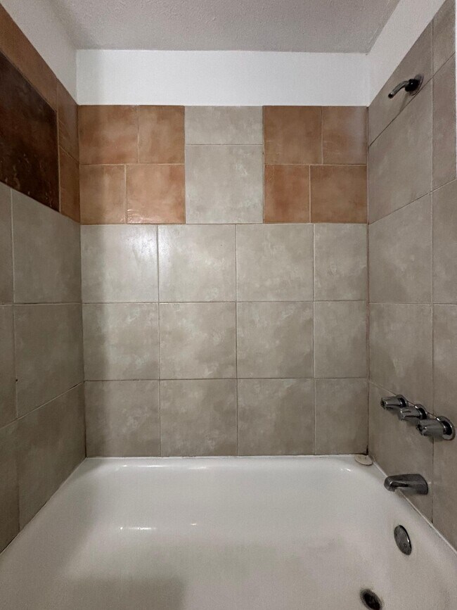 Building Photo - 921 N Fulbright Ave