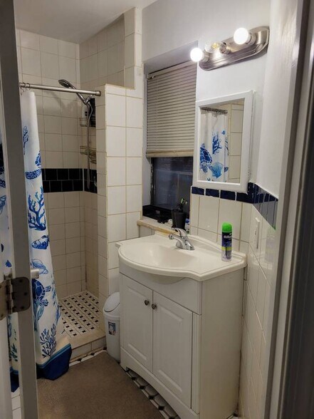 Building Photo - 1413 T St NW