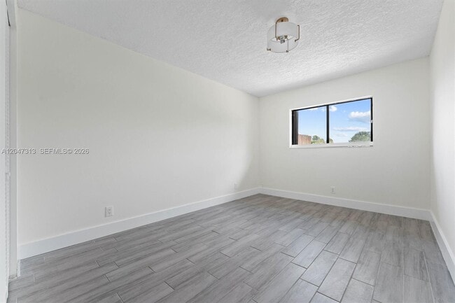 Building Photo - 2025 SW 82nd Ave