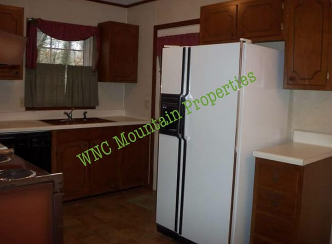 Building Photo - 374 Royal Pines Dr