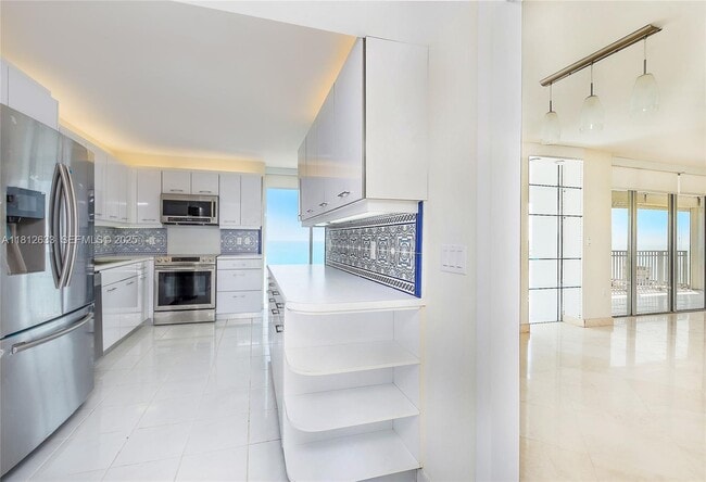 Building Photo - 881 Ocean Dr