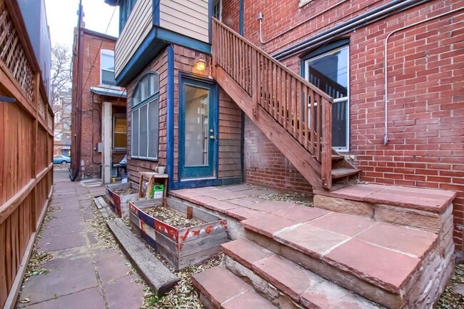 Building Photo - 1736 N Washington St