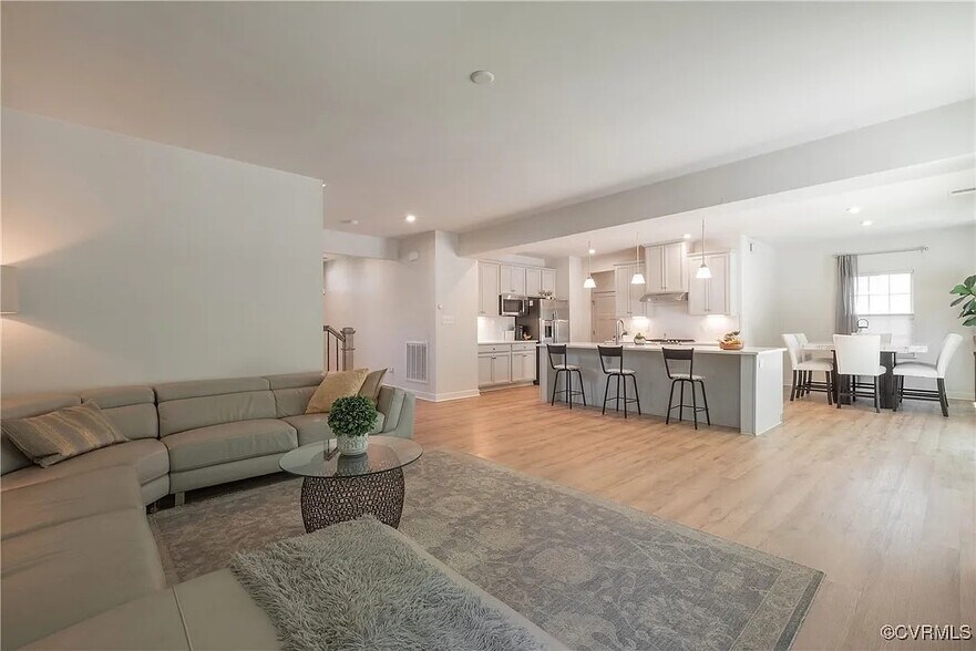 Building Photo - 9332 Janeway Dr