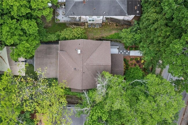 Building Photo - 843 Monroe Dr NE