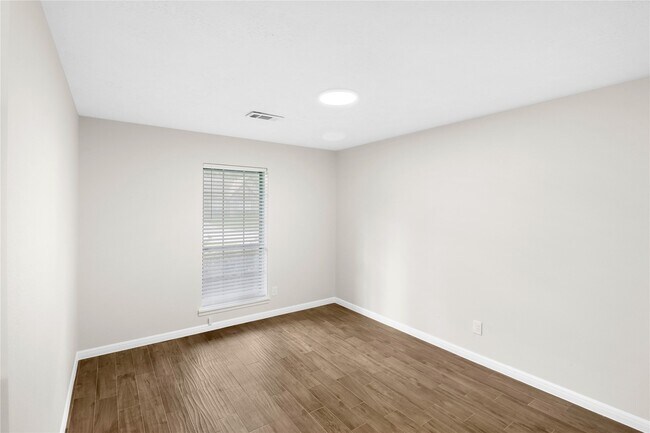 Building Photo - 731 Rustyleaf Ln