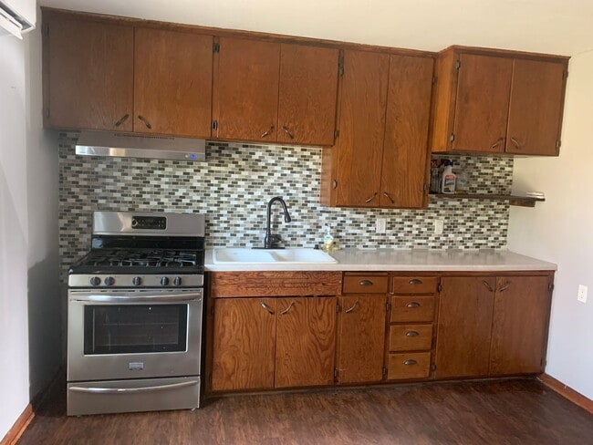 Building Photo - Charming 2-Bed with Bonus Space & Private ...
