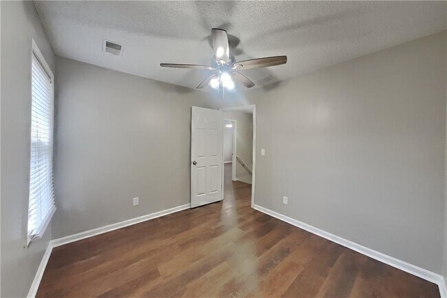 Building Photo - 1603 Fort Perry Way