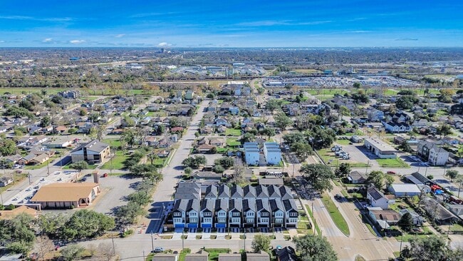 Building Photo - 4806 Cochran St