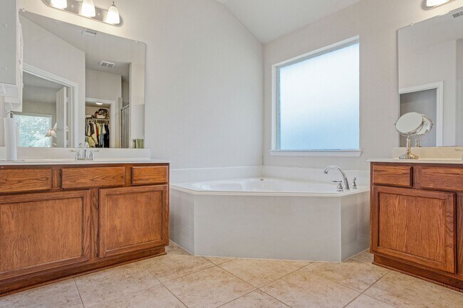 Building Photo - 1601 Katydid Ct