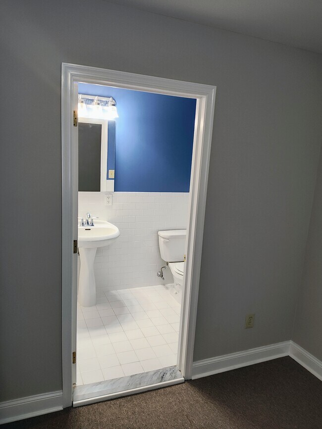 Building Photo - 13 E State St