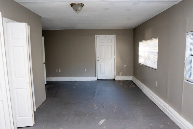 Building Photo - 1483 Elderton Dr