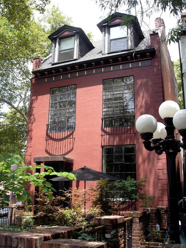 European Style CWE - 4627 McPherson Ave