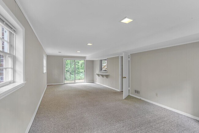 Building Photo - Prestigious Dunwoody Georgia