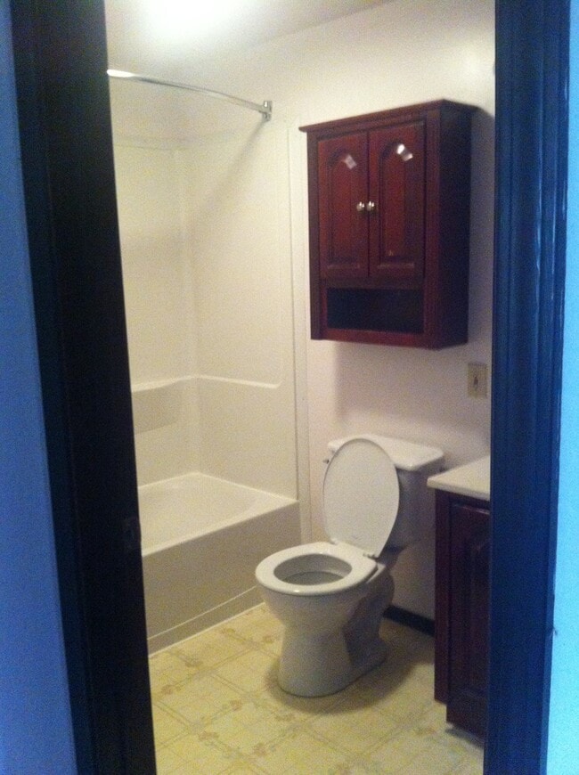 Building Photo - 45 Riverview Dr
