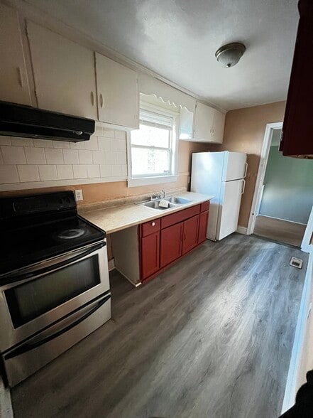 Building Photo - 728 Harrison Ave NW