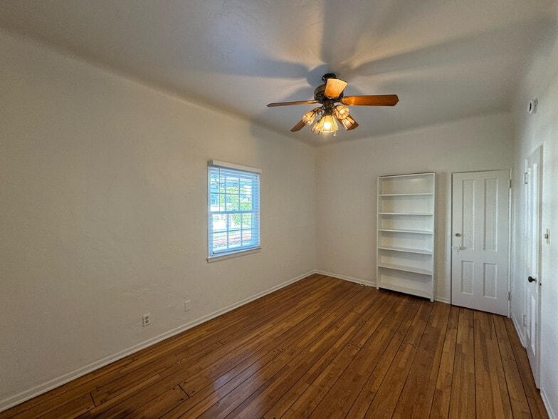 Building Photo - 10966 Strathmore Dr