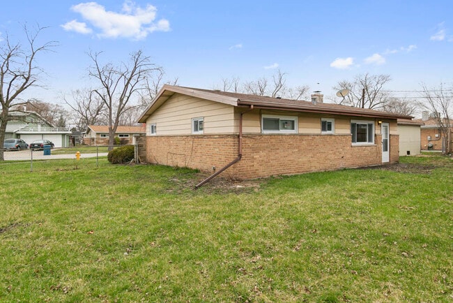 Building Photo - 1531 Freeland Ave