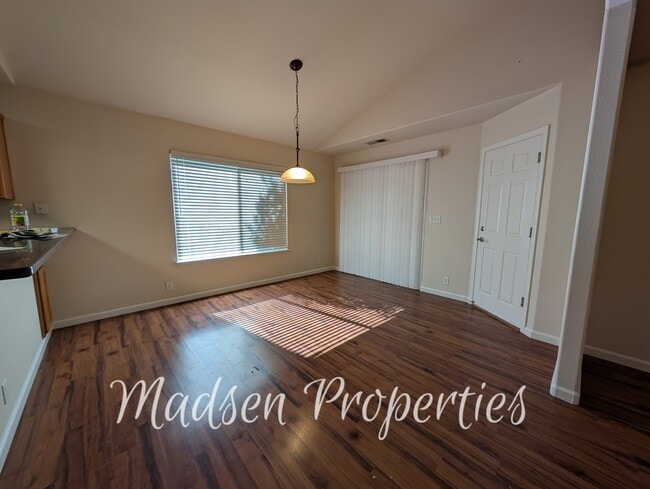 Building Photo - 2737 Manning Ave