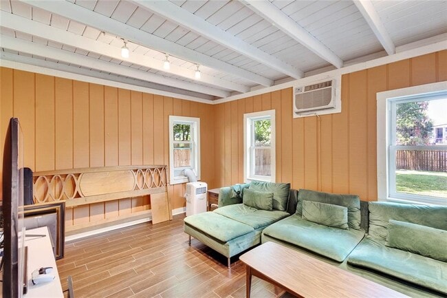 Building Photo - 908 Hermitage Dr
