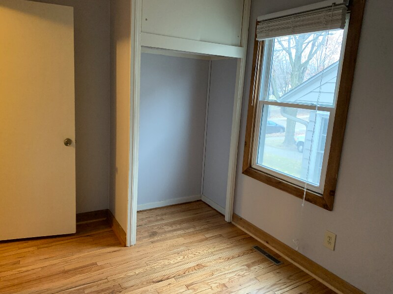 Building Photo - 225 Teeters Ct