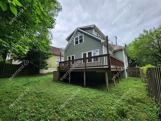 Building Photo - 219 Randolph St NE