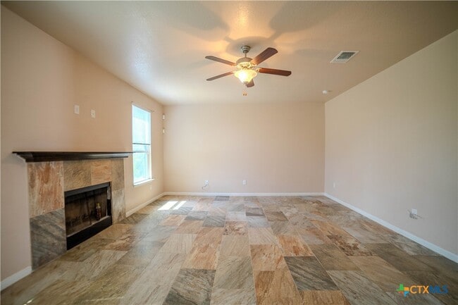 Building Photo - 602 W Vega Ln