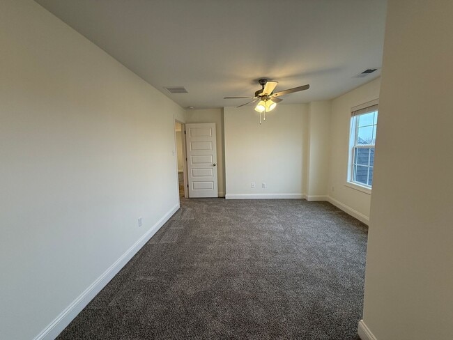 Building Photo - 7464 Newbury Dr