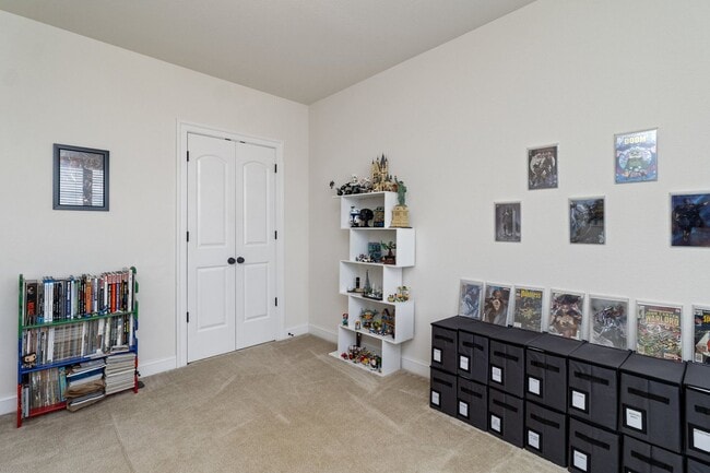 Building Photo - 5 Bedroom 3.5 bath home in Hickory Landing