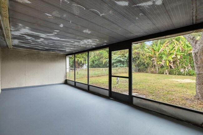 Building Photo - Beautiful 3bdrm/2bath home with attached garage and large yard $1,595.00 ** Ready Now** MOVE IN B...