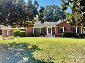 Building Photo - 3132 Dawnshire Ave