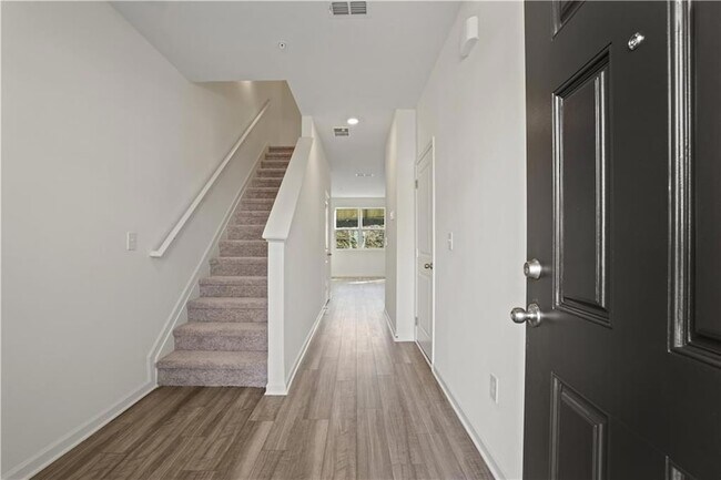 Building Photo - 541 Magnolia Cir