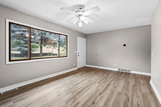 Building Photo - 10510 E Shady Ln