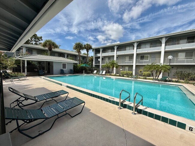 Building Photo - Waterside @ Crane's Roost 122-220 Waterfront Way - Waterside @ Crane's Roost 122-220 Waterfront Way
