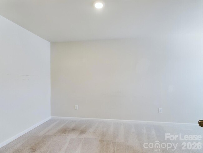 Building Photo - 15611 Country House St