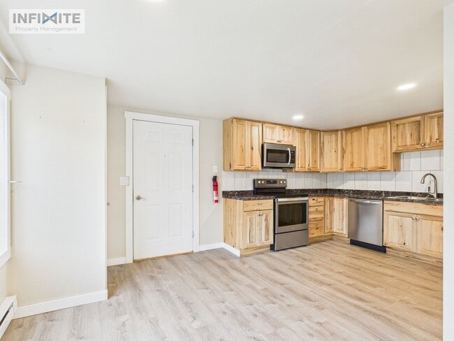 Building Photo - Beautifully Updated 2-Bedroom Home with Ga...