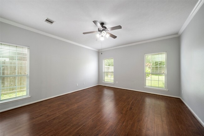 Building Photo - 312 Falcon Lake Dr