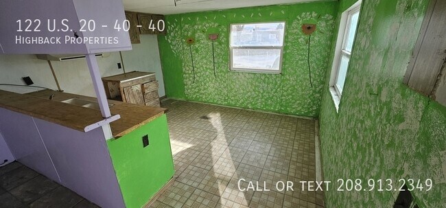 Building Photo - 122 US-20