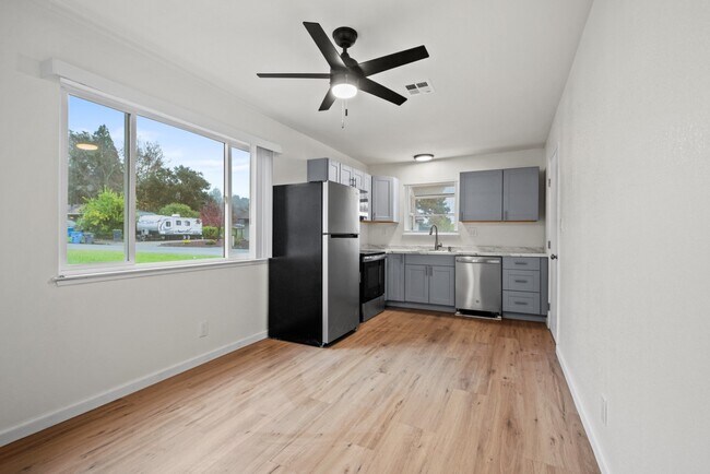 Building Photo - 441-443 Pheasant Ln