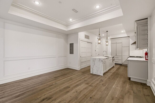 Building Photo - 1340 Kenyon St NW