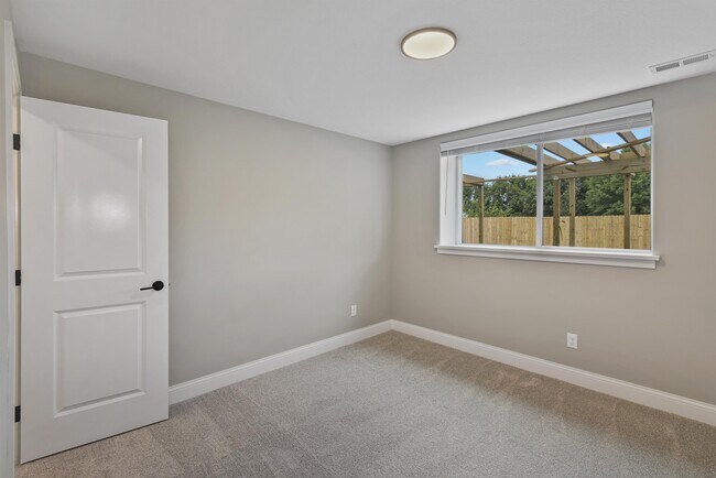 Building Photo - 622 Rapp Dr