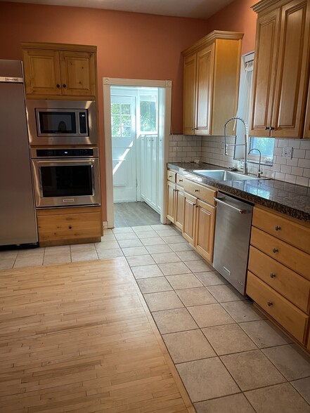 Kitchen - 777 E 4th Ave
