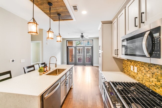 Building Photo - SouthEnd Luxury + Included Utilities (Gas,...